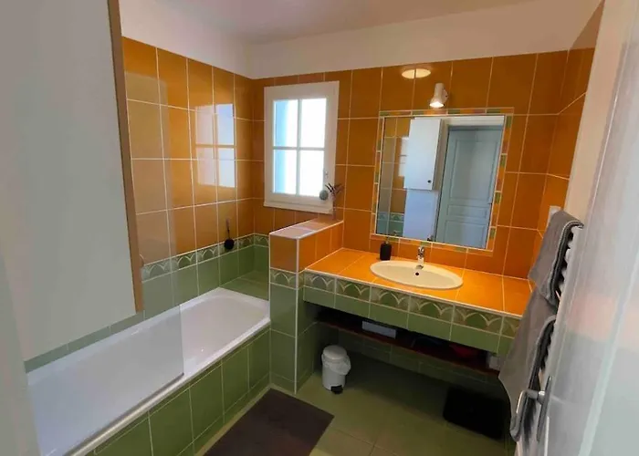 Comme Chez Vous, Ailleurs Et Proche De L'ocean Holiday home